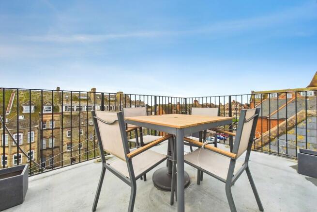 374c637d-CAM01085...