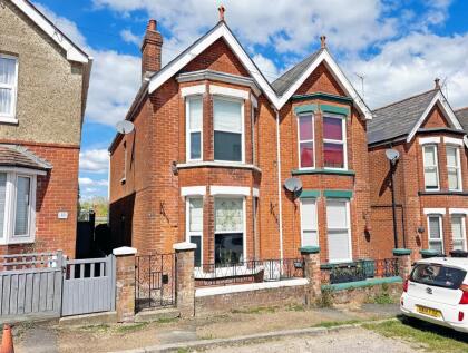 Coronation Road, Cowes, PO31