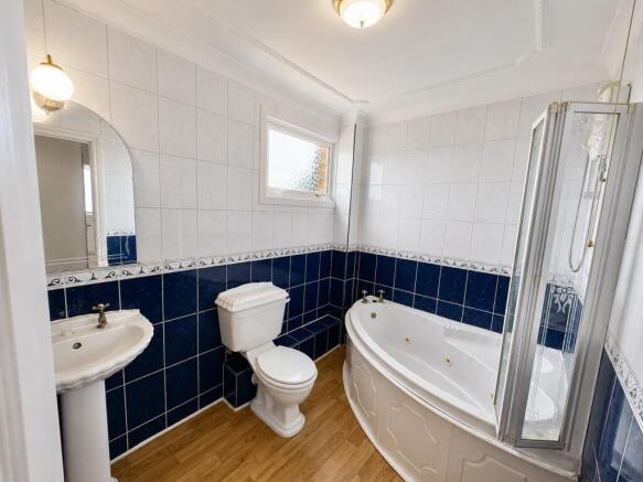 3 bed Terraced to rent Image 6