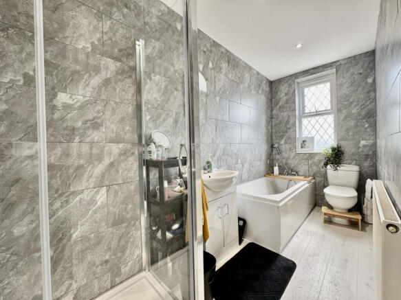 3 bed Terraced to rent Image 11