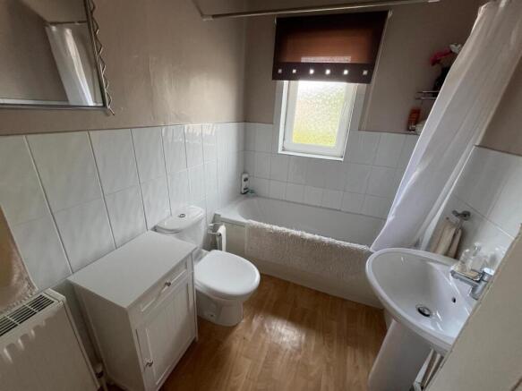 3 bed Semi-Detached for sale Image 10