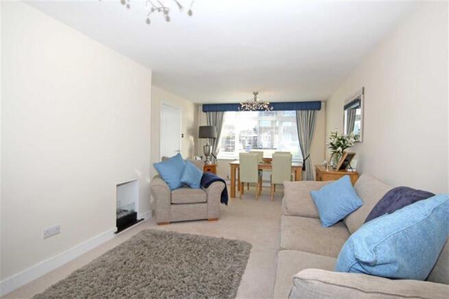 LIVING/DINING ROOM