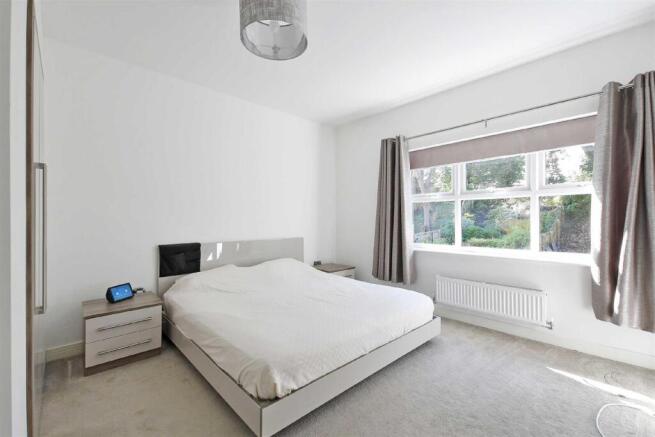 4 bed Town House for sale Image 6