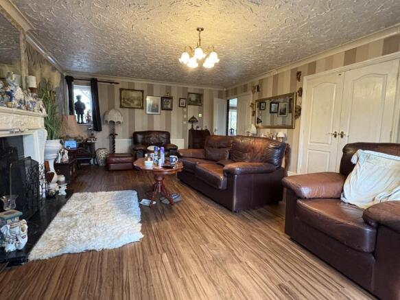 4 bed Detached for sale Image 6