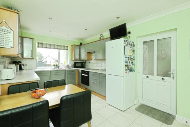 2 bed Bungalow for sale Image 9