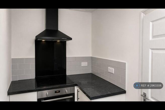 5 bed Flat to rent Image 7