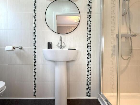 EN SUITE SHOWER ROOM/WC
