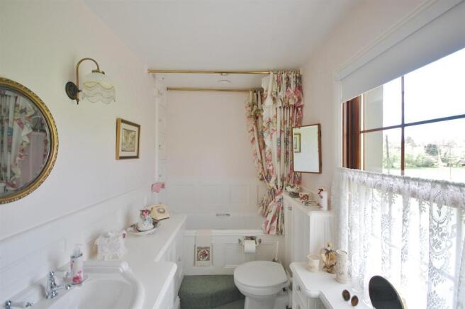 Master Bedroom En-suite