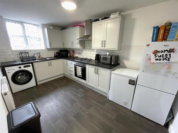 3 bed Terraced for sale Image 6