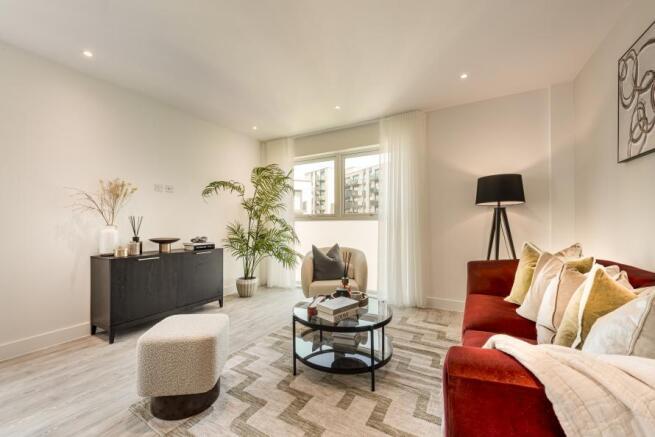 Kew Bridge Rise, Apartment 52, Living