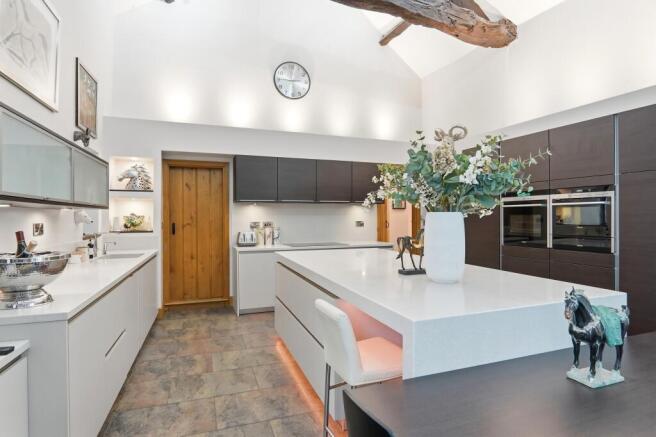 4 bed Detached for sale Image 5