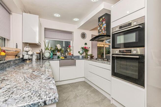 4 bed Detached for sale Image 8