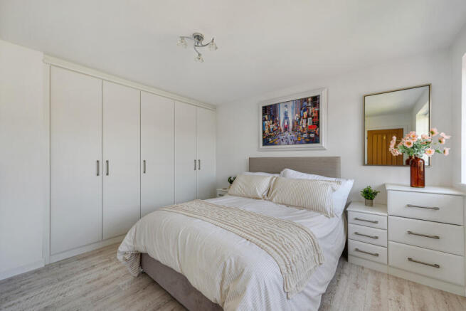 4 bed Detached for sale Image 11