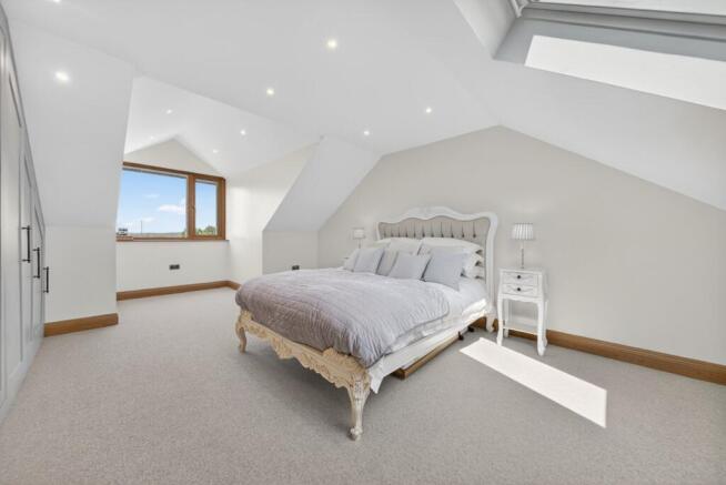 4 bed Detached for sale Image 9