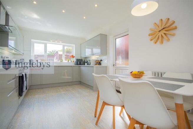 4 bed Detached for sale Image 4