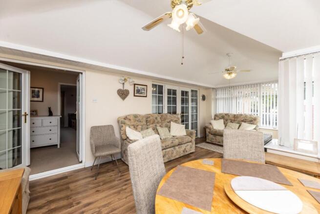 5 bed Detached for sale Image 6
