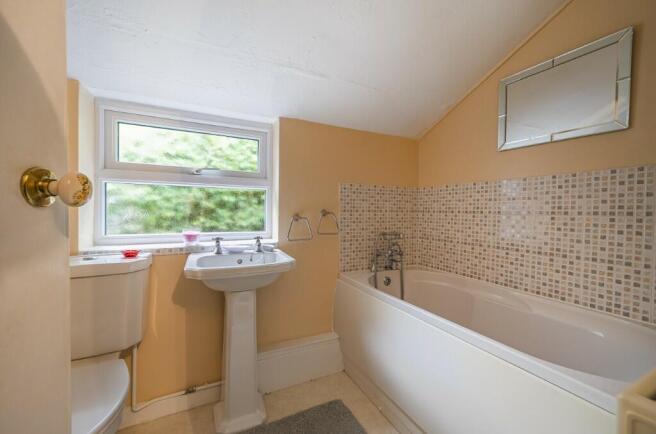 Ground floor bathroo