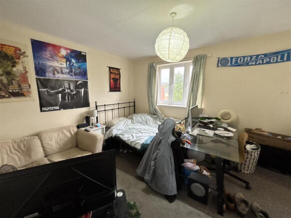 bedroom 5.jpg