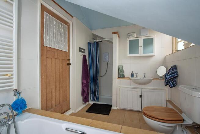 FAMILY BATH/SHOWER ROOM