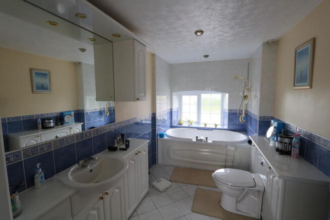 En-suite bathroom