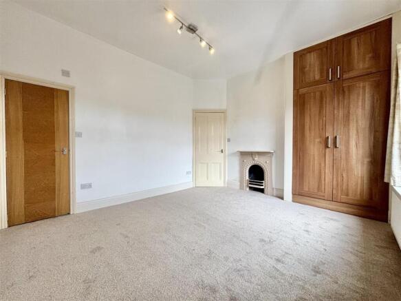 3 bed Terraced for sale Image 12