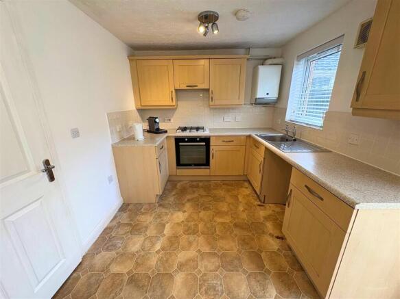 Kitchen a (edit).jpg
