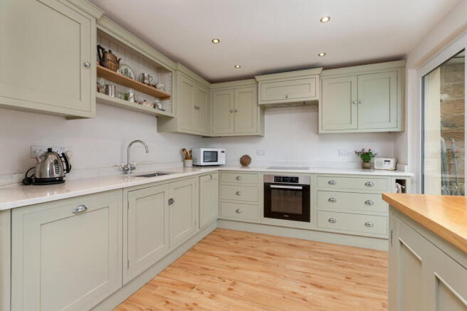 3 bed Terraced for sale Image 5