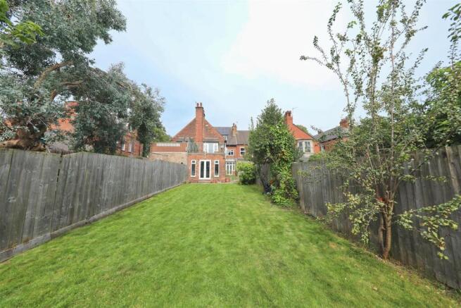 5 bed Terraced for sale Image 4