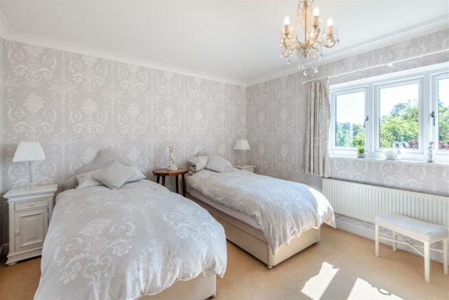 8555122-interior14.jpg
