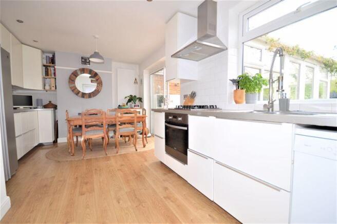 Kitchen / Dini...
