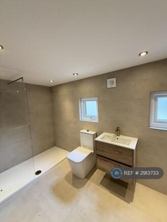 3 bed Terraced to rent Image 6