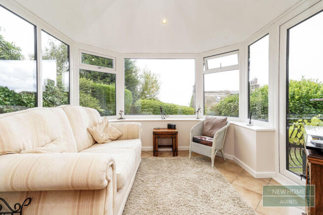 5 bed Detached for sale Image 8