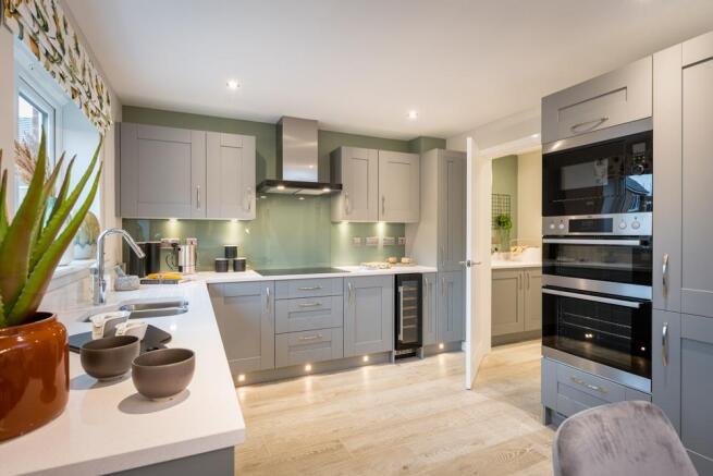4 bed Detached for sale Image 5
