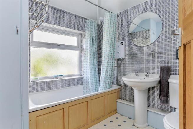 FAMILY BATHROOM