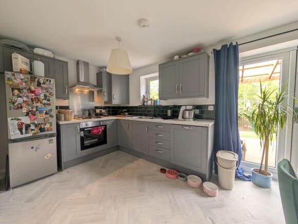 3 bed Semi-Detached for sale Image 4
