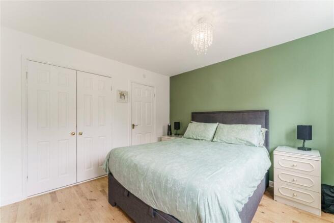 4 bed Detached for sale Image 9