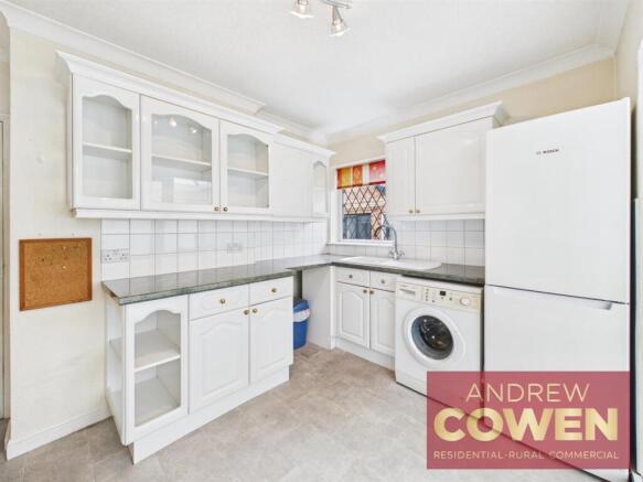 2 bed Semi-Detached Bungalow for sale Image 6