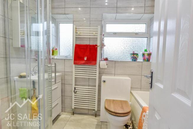 3 bed Semi-Detached for sale Image 12