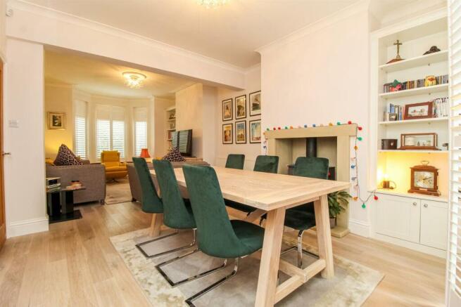 DINIING ROOM
