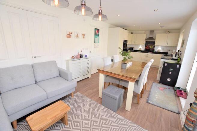Open plan livi...