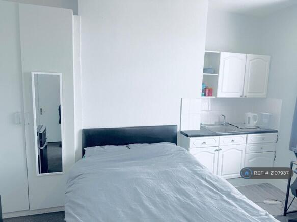 Studio Own Kitchen & Bathroom