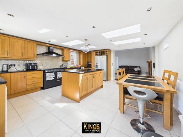 3 bed Semi-Detached for sale Image 8