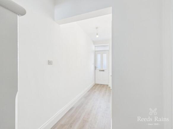 3 bed Semi-Detached to rent Image 4