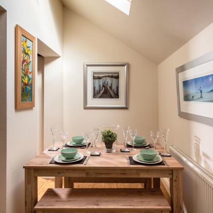 dinning room.jpeg