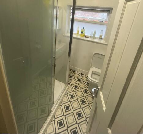 1 bed House Share to rent Image 9