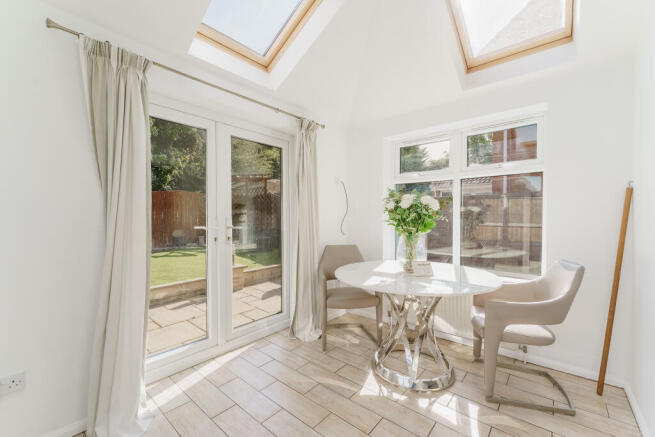 3 bed Detached to rent Image 8