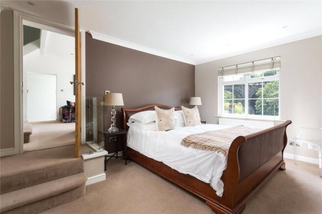 5 bed Detached for sale Image 10