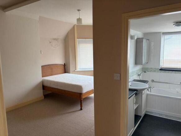 5 bed Terraced for sale Image 7