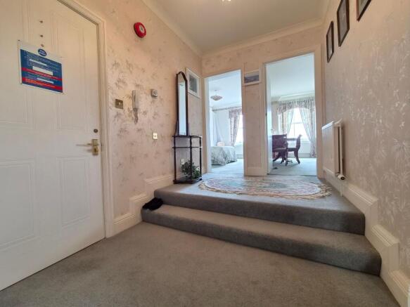 2 bed Flat for sale Image 7