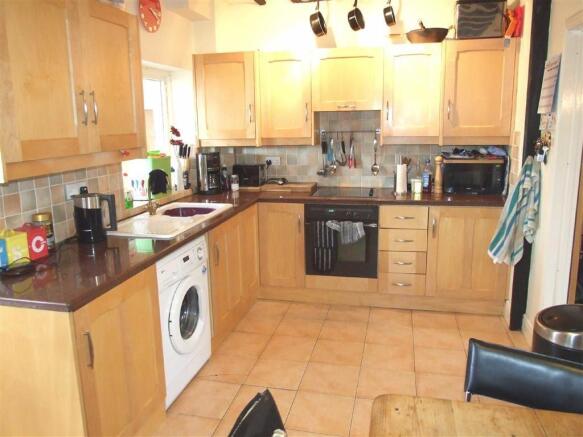 Kitchen / Dining Roo